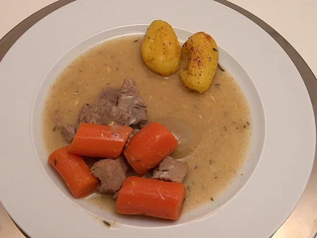 Rezept: Kalbsragout mit Karotten und Rosmarinkartoffeln Bild Nr. 15530 Kalbsragout mit Karotten und Rosmarinkartoffeln - Rezept - Bild Nr. 15530