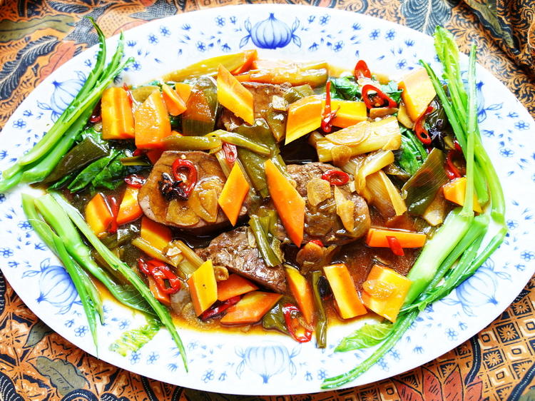 Würziges Rindfleisch in Sojasauce Hong Shao Niu Nan Rezept kochbar.de