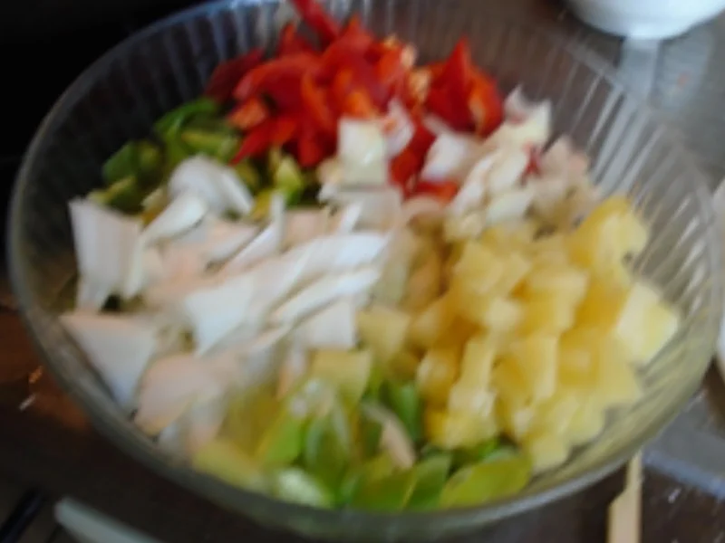 Schweinefleischbällchen mit Wok-Gemüse und gelben Basmatireis - Rezept - Bild Nr. 10