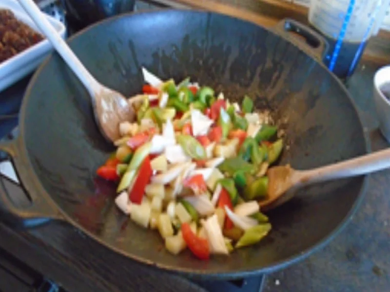 Schweinefleischbällchen mit Wok-Gemüse und gelben Basmatireis - Rezept - Bild Nr. 14