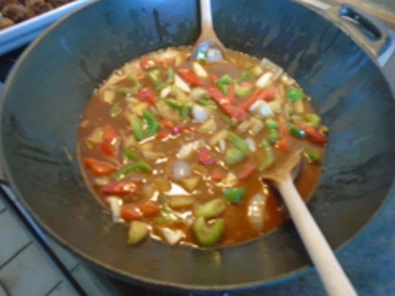 Schweinefleischbällchen mit Wok-Gemüse und gelben Basmatireis - Rezept - Bild Nr. 17