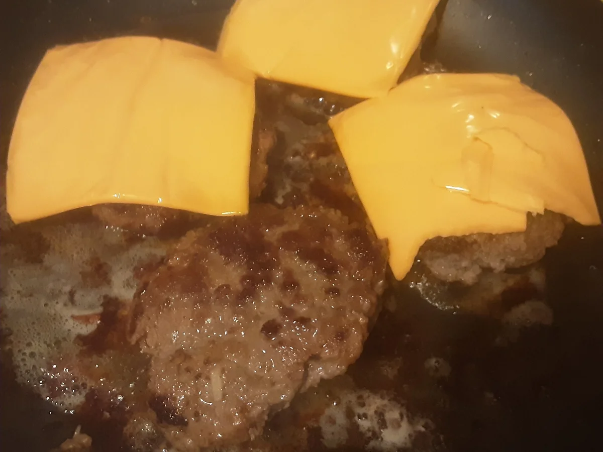 Rezept: Cheeseburger Bild Nr. 5 Cheeseburger - Rezept - Bild Nr. 5