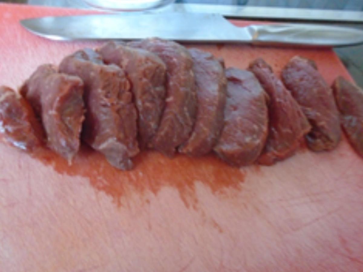 Geschmortes Rindfleisch mit Spätzle und Chinakohlsalat - Rezept - Bild Nr. 15555