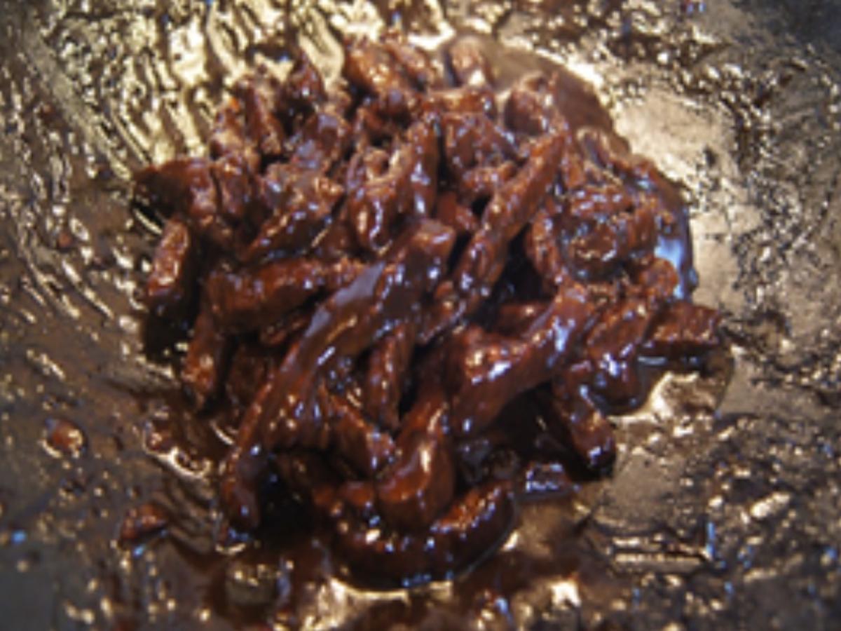 Geschmortes Rindfleisch mit Spätzle und Chinakohlsalat - Rezept - Bild Nr. 15561