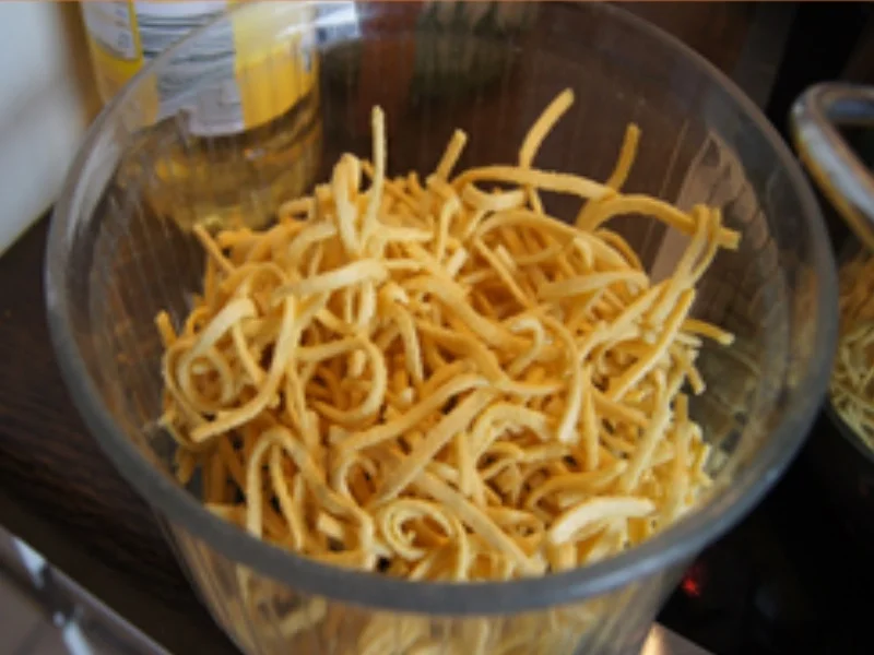 Geschmortes Rindfleisch mit Spätzle und Chinakohlsalat - Rezept - Bild Nr. 15562