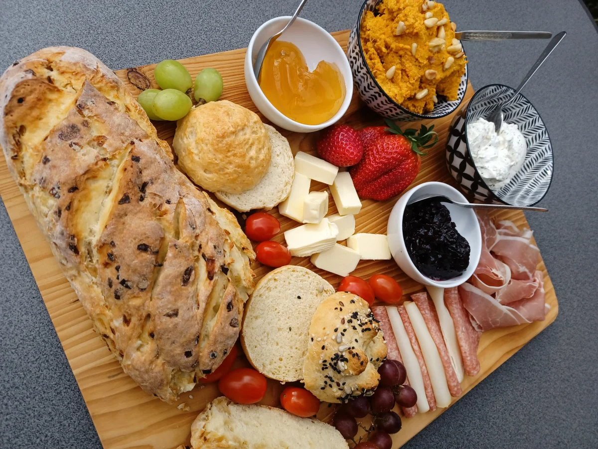 Frisch gebackenes Brot und Brötchen - Rezept - Bild Nr. 15571