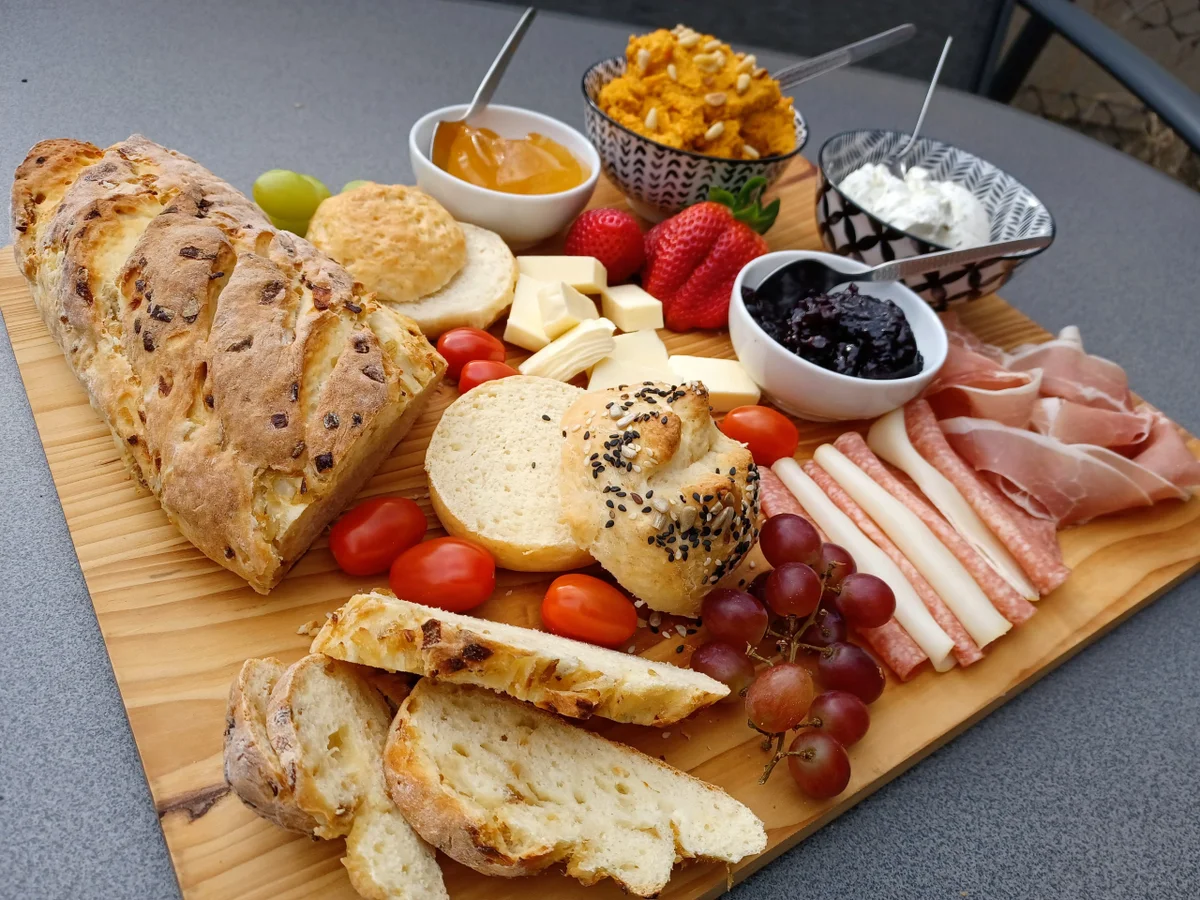 Frisch gebackenes Brot und Brötchen - Rezept - Bild Nr. 15558