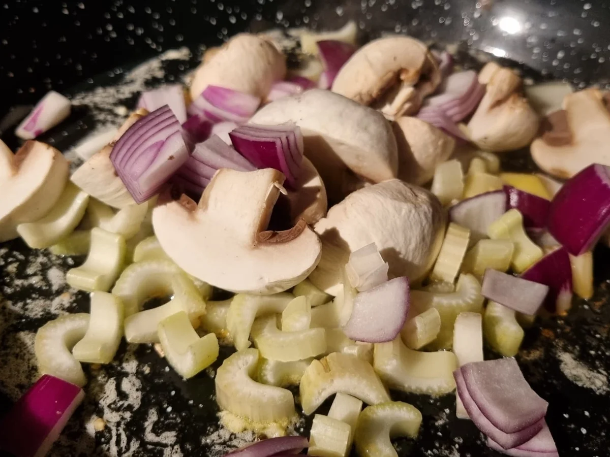 Poulardenbrust mit Frühlingsgemüse - Rezept - Bild Nr. 15559