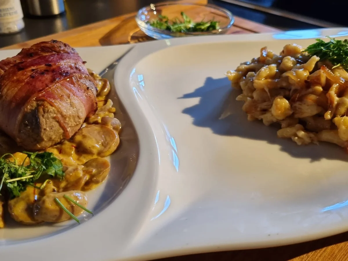 Flambierte Kalbsmedaillons im Speckmantel - Rezept - Bild Nr. 15568