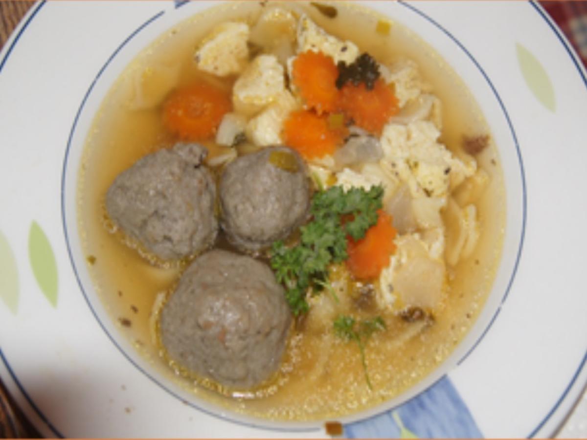 Rindfleischsuppe mit herzhafter Einlage - Rezept - kochbar.de