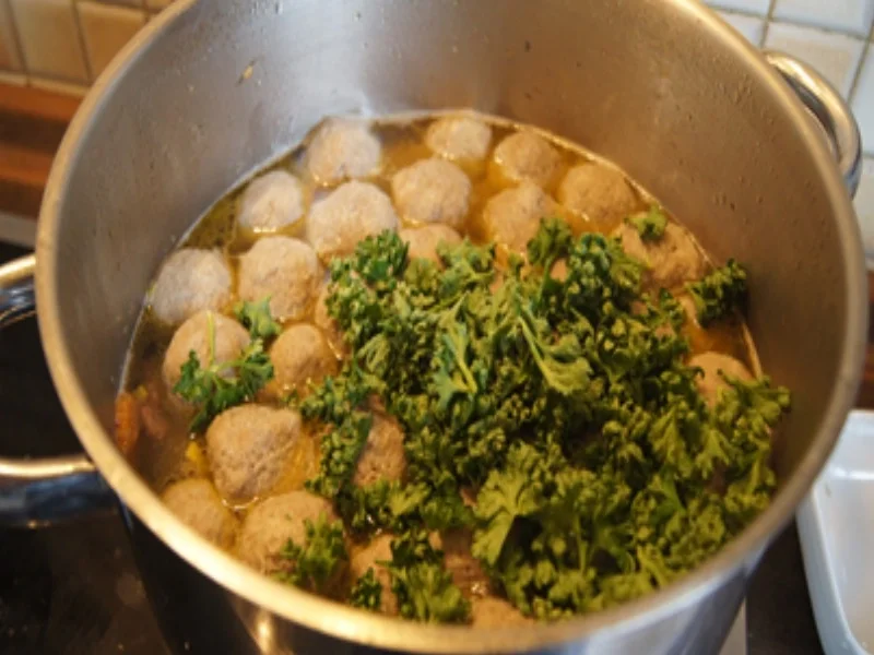 Rindfleischsuppe mit herzhafter Einlage - Rezept - Bild Nr. 15579