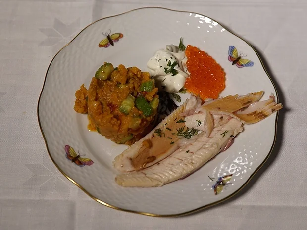 Rezept: Frische Räucherforelle/ Roter Linsensalat/ Dill-Zitronen-Creme Bild Nr. 15559 Frische Räucherforelle/ Roter Linsensalat/ Dill-Zitronen-Creme - Rezept - Bild Nr. 15559