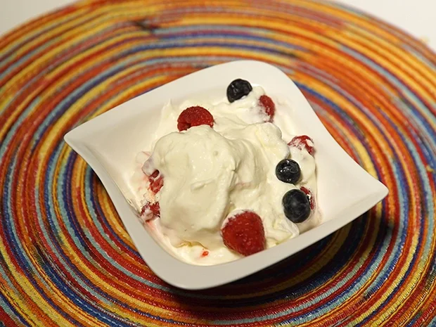 Baiser mit Himbeeren und Eierlikör - Rezept - Bild Nr. 2