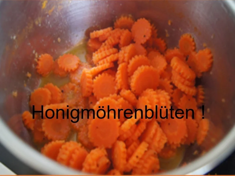Frikadellen mit Hönigmöhrenblüten und Kartoffelstampf - Rezept - Bild Nr. 15592