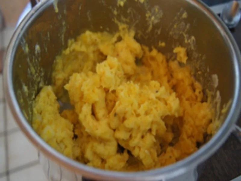 Frikadellen mit Hönigmöhrenblüten und Kartoffelstampf - Rezept - Bild Nr. 15595