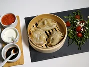 Rezept: Russische Manti treffen Rucola mit zweierlei Dips Bild Nr. 2 Russische Manti treffen Rucola mit zweierlei Dips - Rezept - Bild Nr. 2