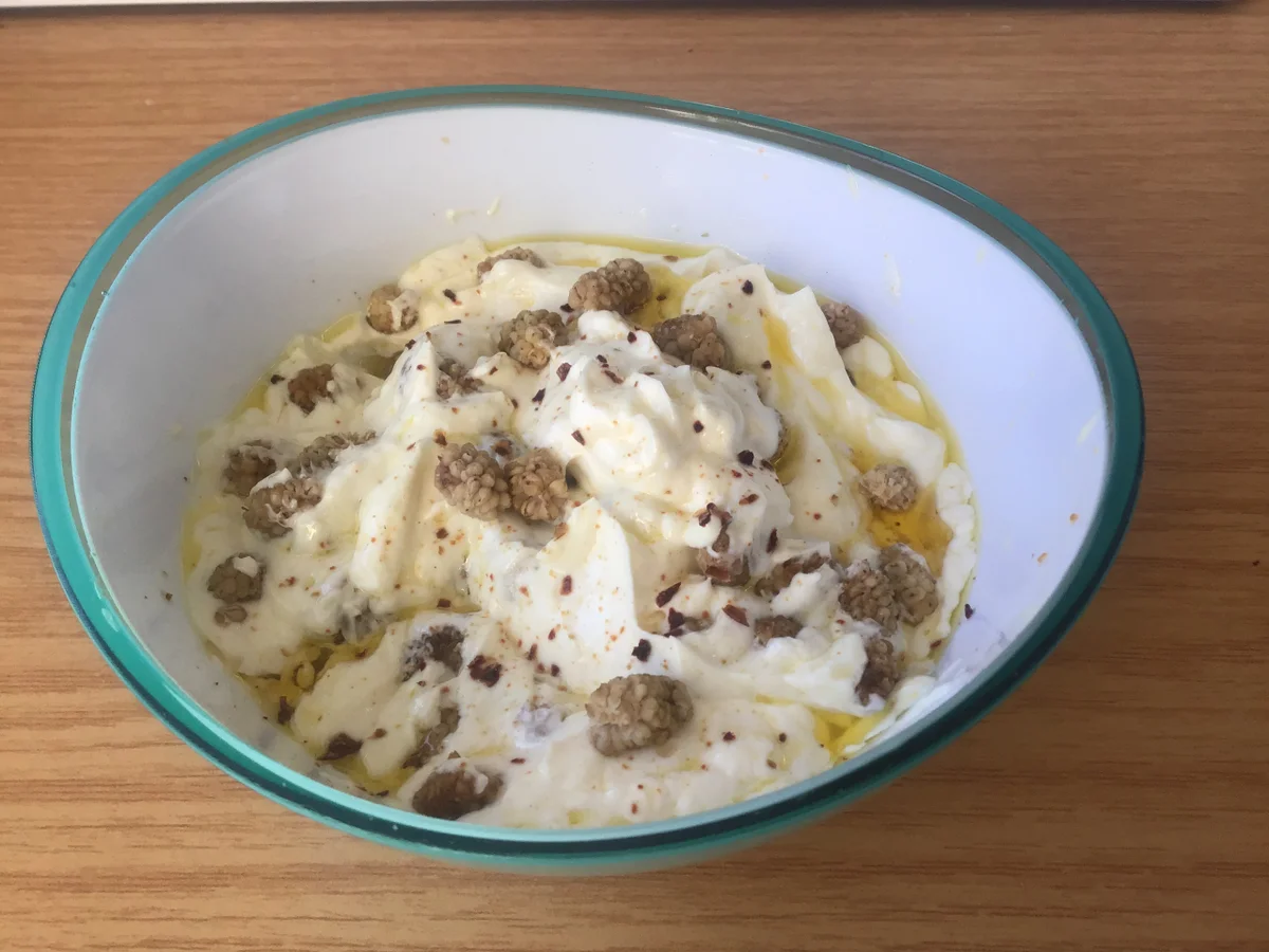 Frühstücksquark  mit Leinöl und Maulbeeren - Rezept - Bild Nr. 2