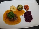 Rindergulasch, Knödeltrio und Apfelrotkohl - Rezept - Bild Nr. 15590