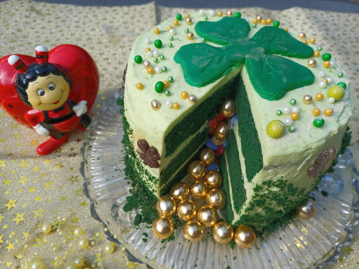 St. Patrick's Day Green Velvet Layer Cake Back Challenge 03.2022 - Rezept - Bild Nr. 15629