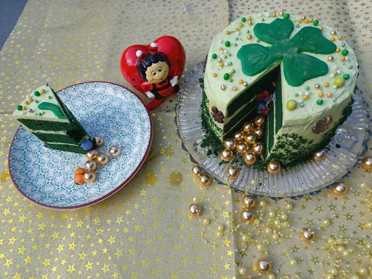 St. Patrick's Day Green Velvet Layer Cake Back Challenge 03.2022 - Rezept - Bild Nr. 15630