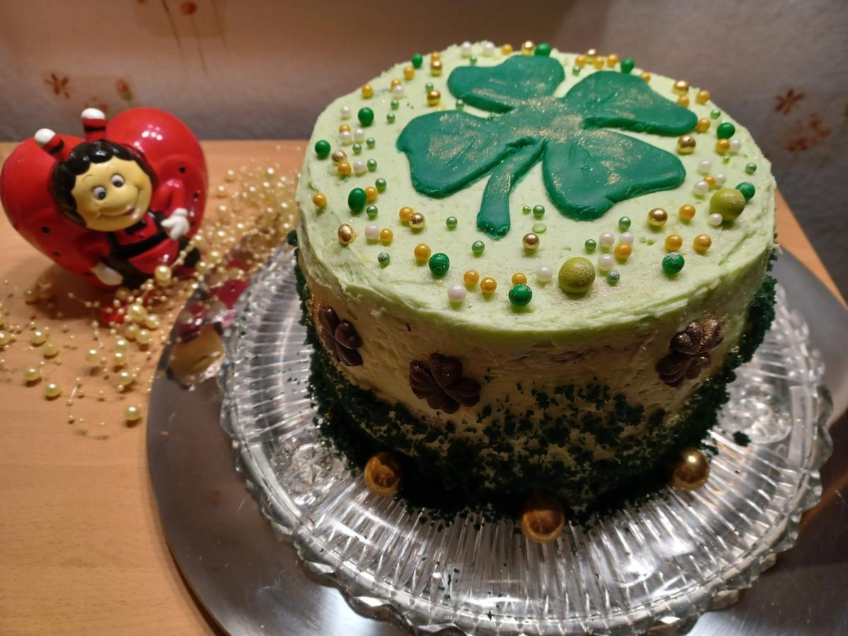 St. Patrick's Day Green Velvet Layer Cake Back Challenge 03.2022 - Rezept - Bild Nr. 15642
