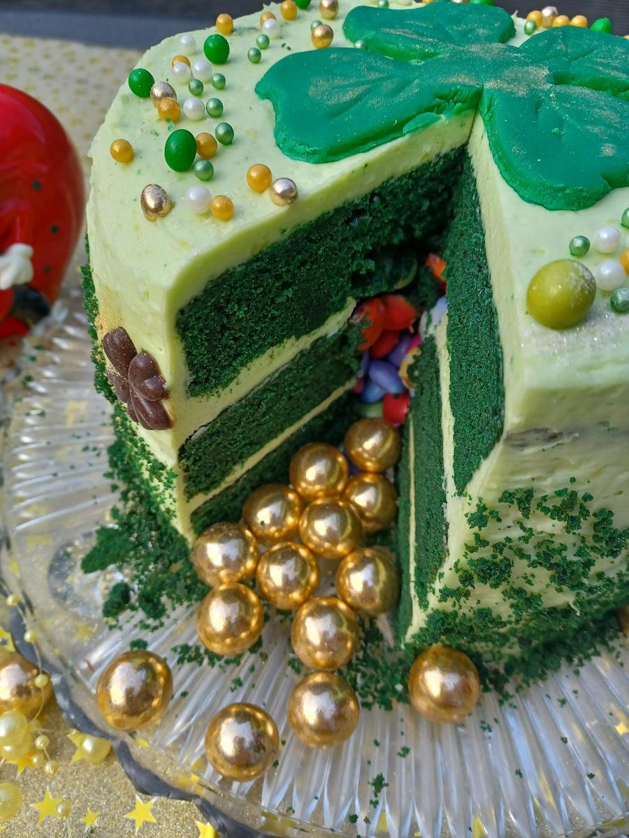 St. Patrick's Day Green Velvet Layer Cake Back Challenge 03.2022 - Rezept - Bild Nr. 15628
