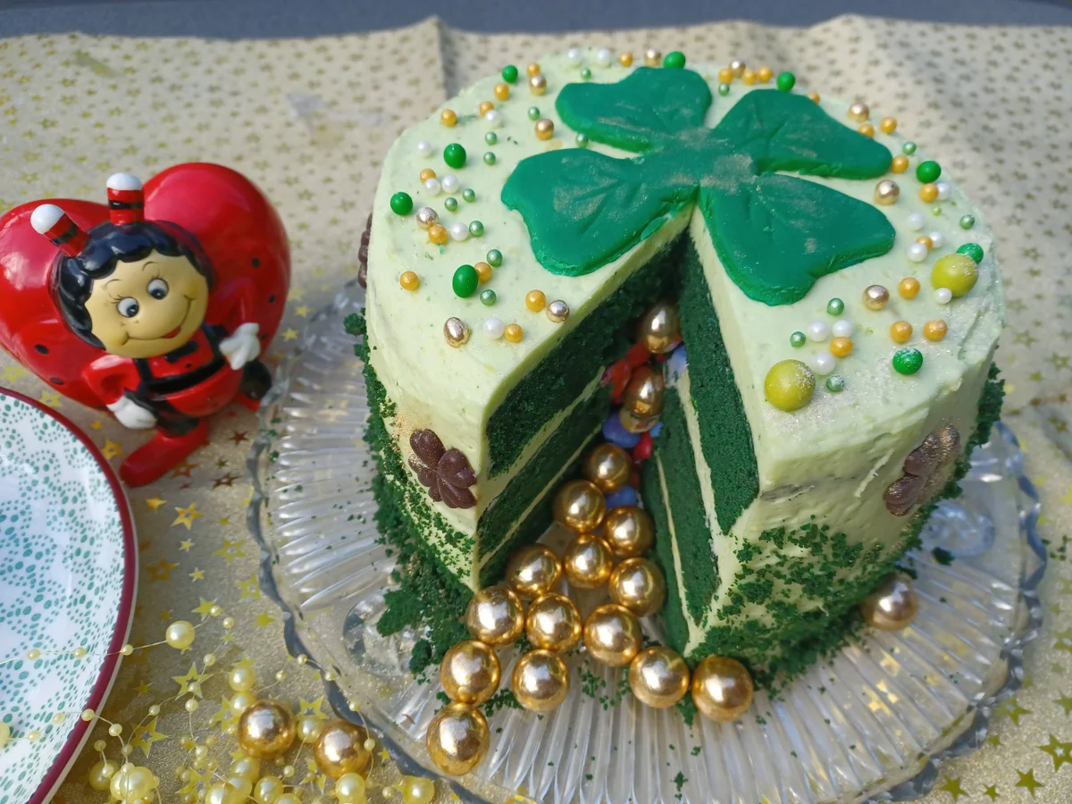 St. Patrick's Day Green Velvet Layer Cake Back Challenge 03.2022 - Rezept - Bild Nr. 15628