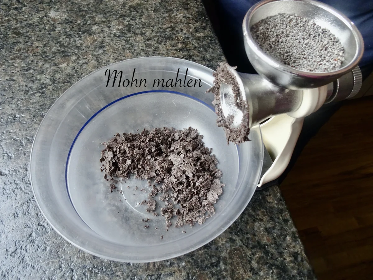 Rezept: Waldviertler Mohn Schoko Beugerl Bild Nr. 15620 Waldviertler Mohn Schoko Beugerl - Rezept - Bild Nr. 15620