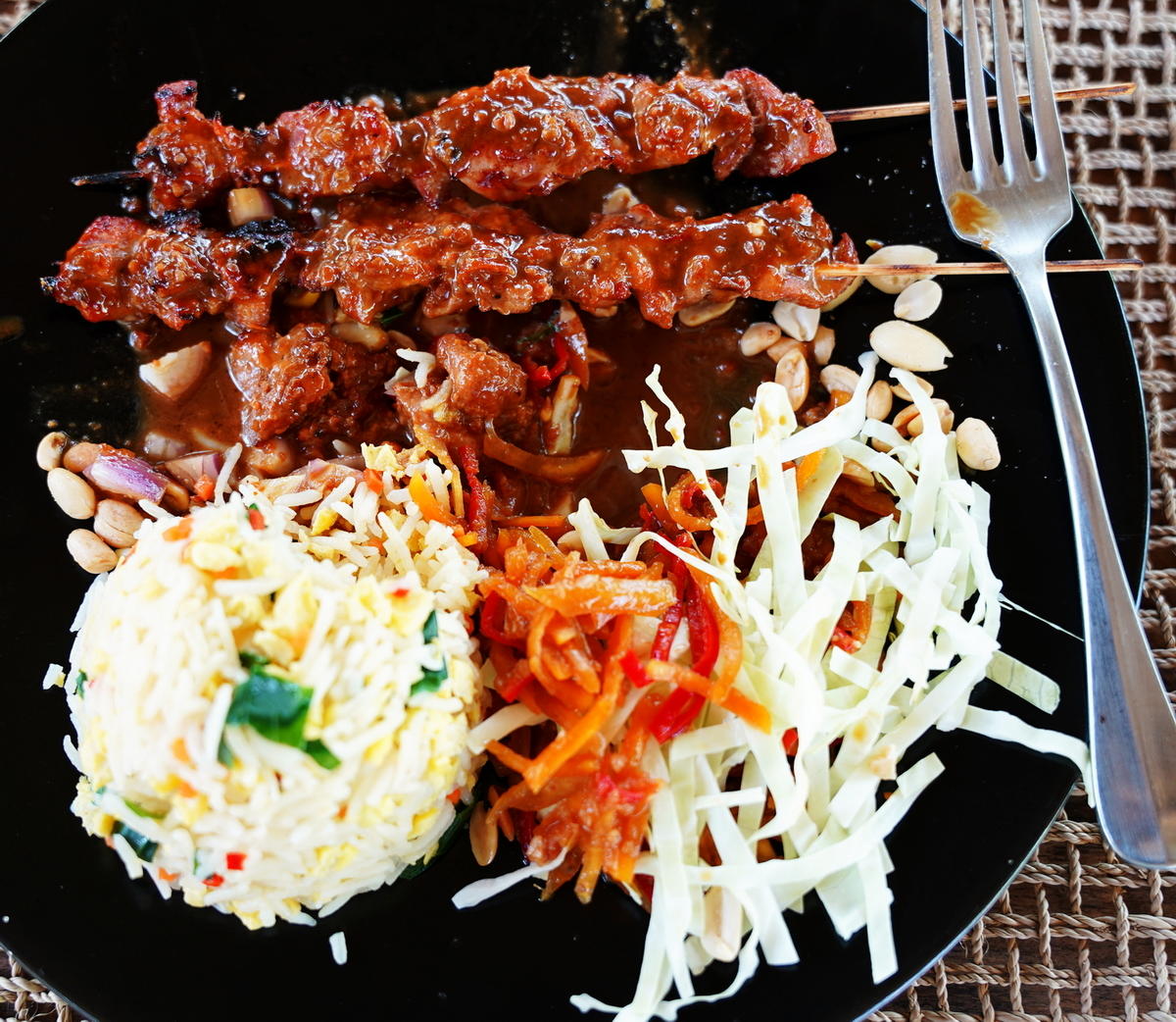 Schweinefleischspieße auf Kores Art -- Sate Babi ala Kores - Rezept ...