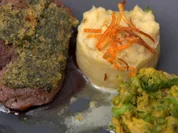 Lammrücken unter Kräuterkruste mit Kartoffel-Petersilienwurzelstampf und Wintergemüse - Rezept - Bild Nr. 2