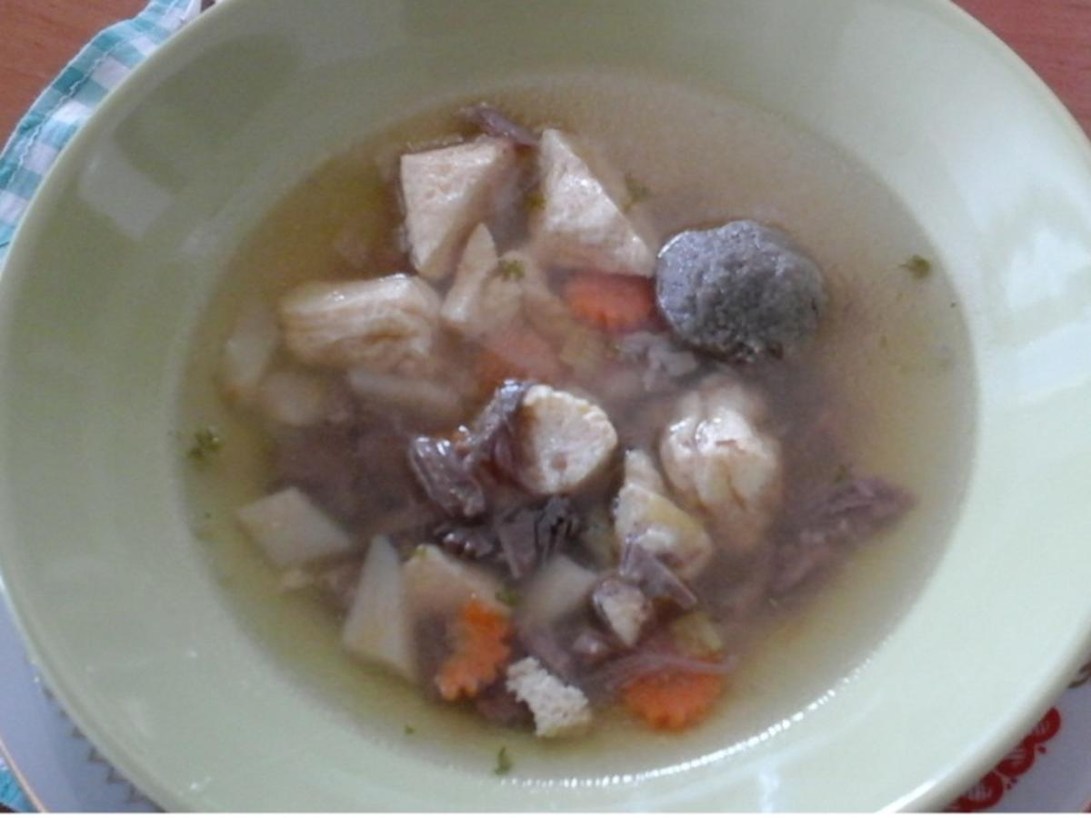 Suppe mit Gänsebrühe und herzhafter Einlage - Rezept - Bild Nr. 3