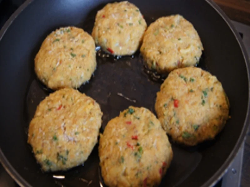 Rezept: Kohlrabi-Buletten mit Rote-Bete-Kartoffel-Stampf Bild Nr. 8 Kohlrabi-Buletten mit Rote-Bete-Kartoffel-Stampf - Rezept - Bild Nr. 8