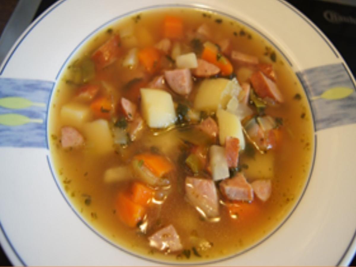 Gemüsesuppe mit Krakauer Würstchen - Rezept - kochbar.de