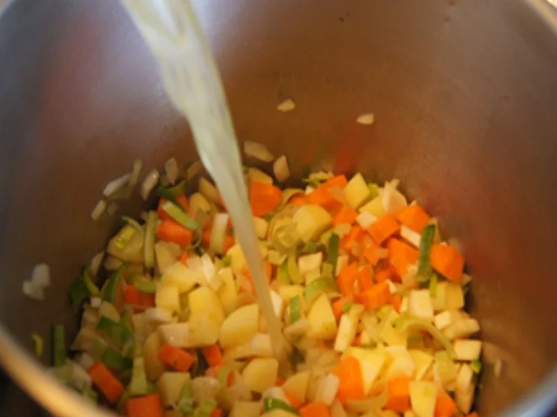 Gemüsesuppe mit Krakauer Würstchen - Rezept - Bild Nr. 11