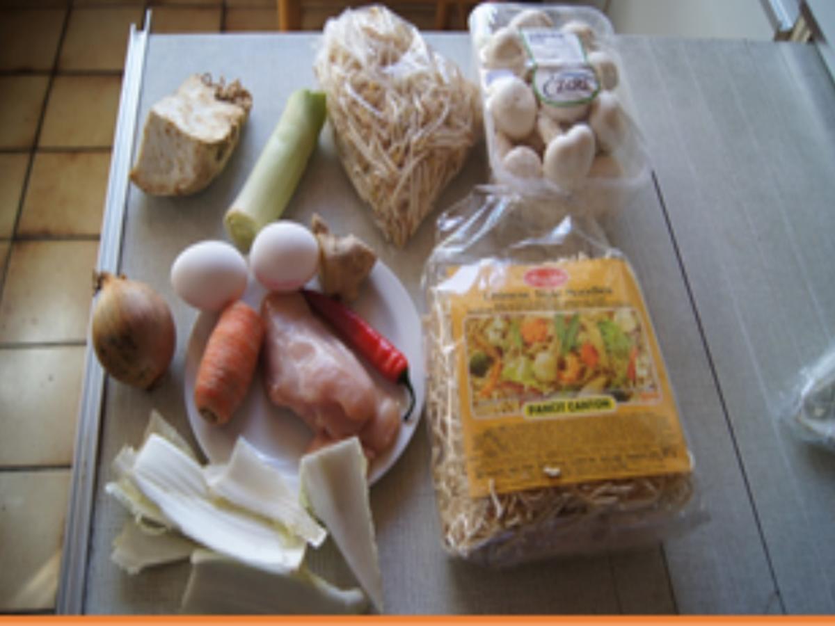 Kanton Nudeln mit Hähnchenfleisch, Gemüsemix und Eierstreifen - Rezept - Bild Nr. 15630