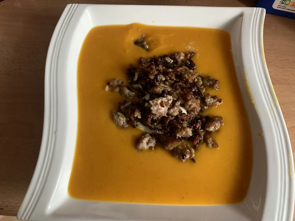 Rezept: Kürbissuppe mit Hackfleisch Bild Nr. 15631 Kürbissuppe mit Hackfleisch - Rezept - Bild Nr. 15631