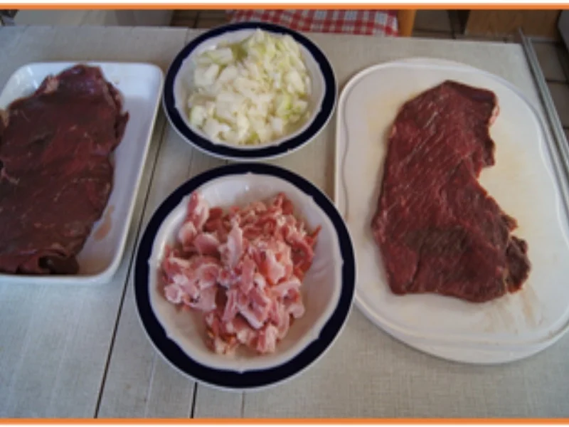 Rinderrouladen mit Rahmsauce, Apfel-Rotkohl und Böhmischen Knödeln - Rezept - Bild Nr. 15641