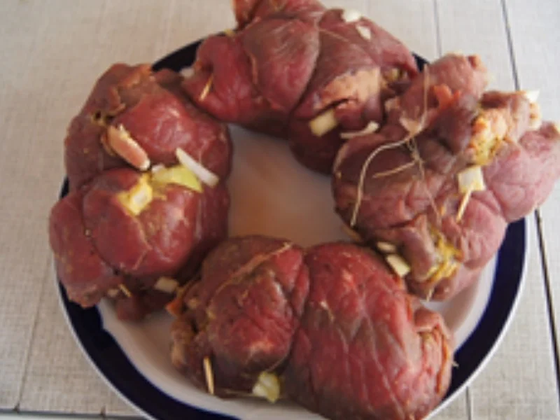 Rinderrouladen mit Rahmsauce, Apfel-Rotkohl und Böhmischen Knödeln - Rezept - Bild Nr. 15643