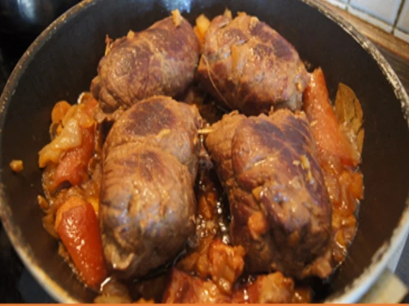 Rinderrouladen mit Rahmsauce, Apfel-Rotkohl und Böhmischen Knödeln - Rezept - Bild Nr. 15649