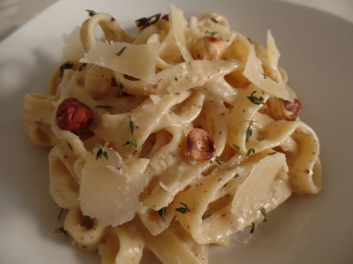 Tagliatelle mit Haselnuss-Parmesan-Sauce - Rezept - Bild Nr. 15640