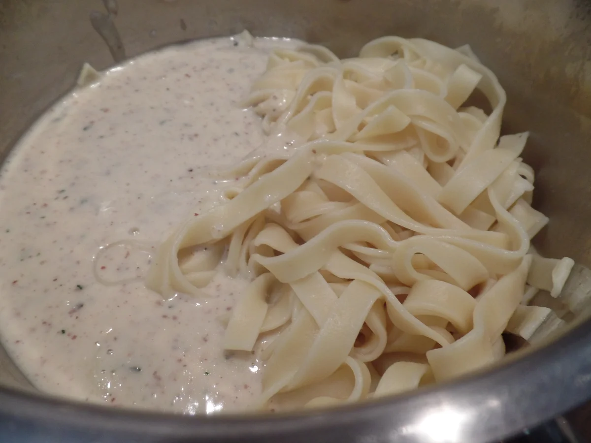 Tagliatelle mit Haselnuss-Parmesan-Sauce - Rezept - Bild Nr. 15654