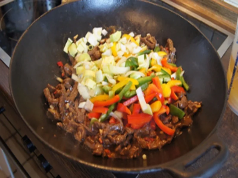 Rezept: Rindfleischwok mit Gemüse und Bratreis mit Ei und Gemüse Bild Nr. 15653 Rindfleischwok mit Gemüse und Bratreis mit Ei und Gemüse - Rezept - Bild Nr. 15653