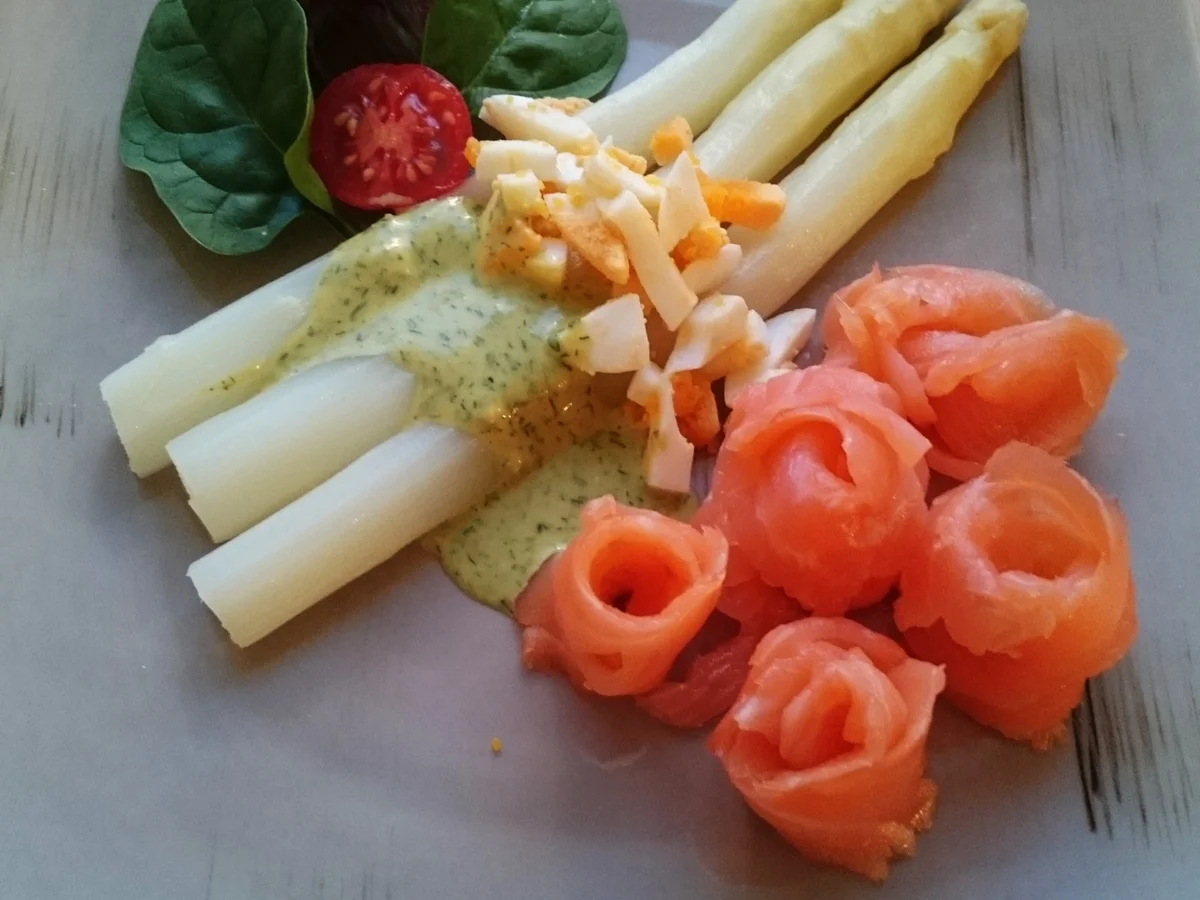 Spargelvorspeise mit geräuchertem Lachs oder Schinken - Rezept - Bild Nr. 3