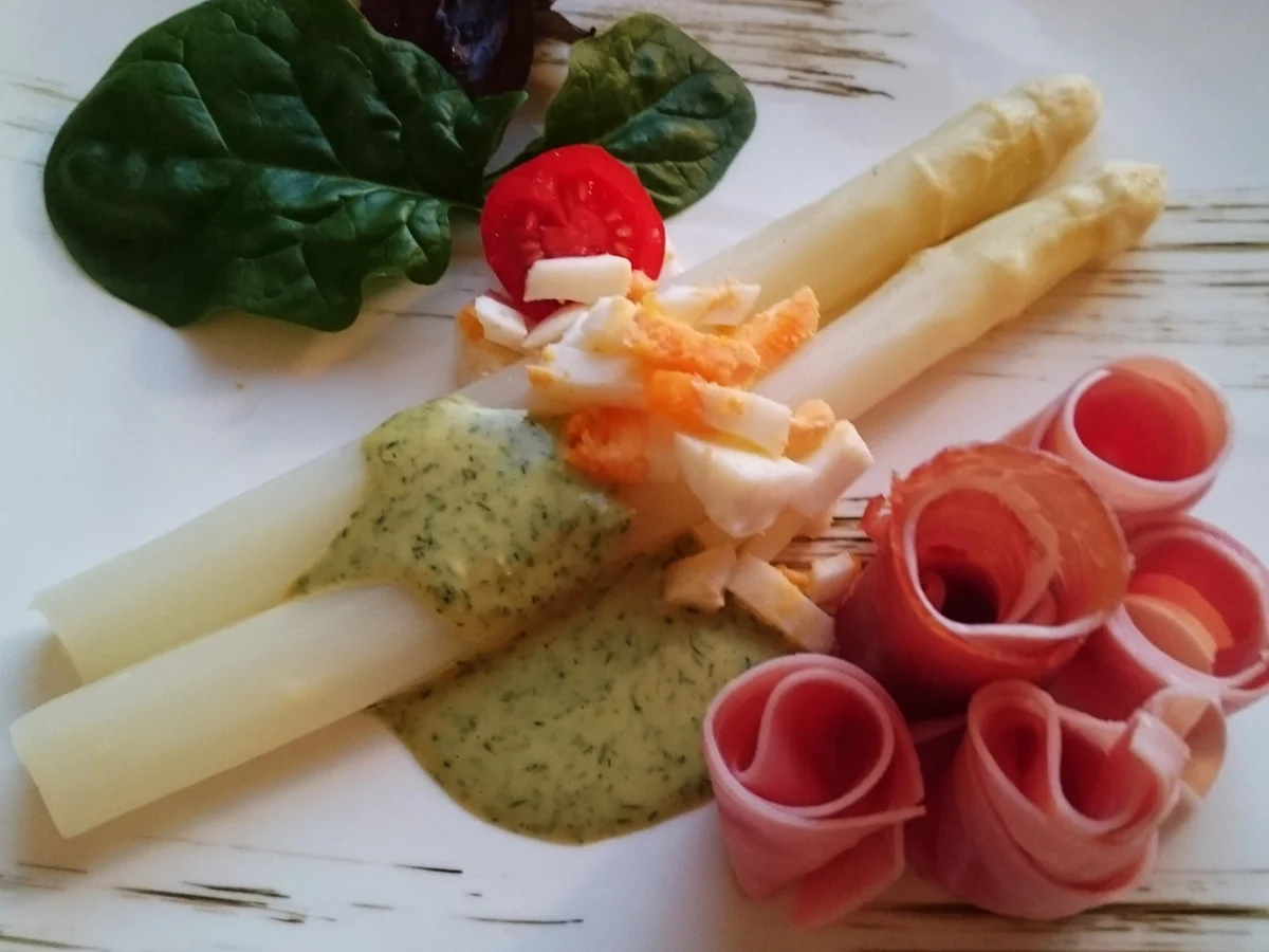 Spargelvorspeise mit geräuchertem Lachs oder Schinken - Rezept - Bild Nr. 4