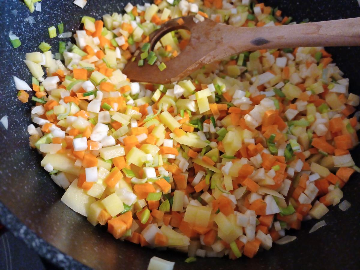 Eine feine Grieß - Gemüsesuppe - Rezept - Bild Nr. 15683