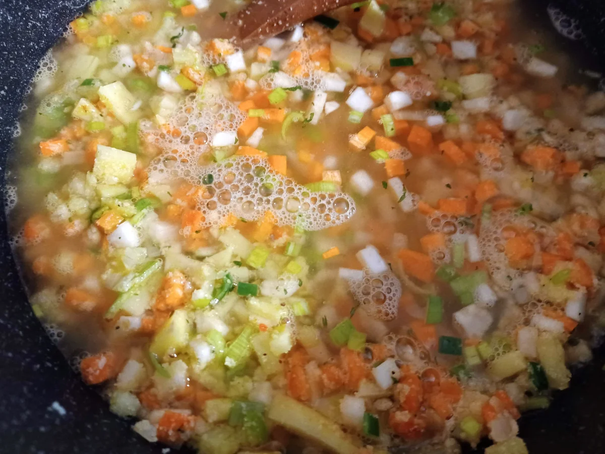 Eine feine Grieß - Gemüsesuppe - Rezept - Bild Nr. 15685