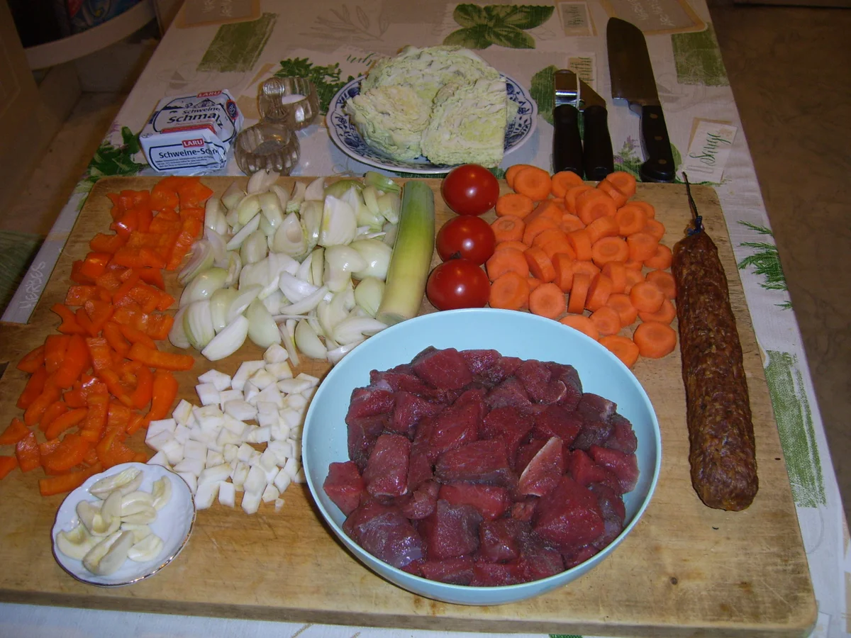 Rindergulasch mit Kolbasz - Rezept - Bild Nr. 15678