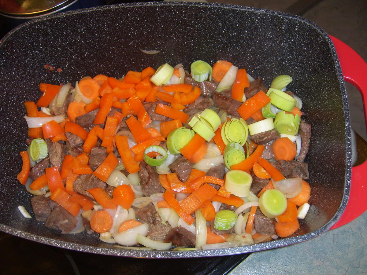 Rindergulasch mit Kolbasz - Rezept - Bild Nr. 15683