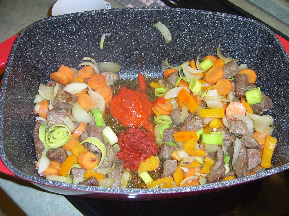 Rindergulasch mit Kolbasz - Rezept - Bild Nr. 15685