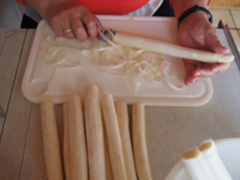 Rezept: Spargel mit Ei-Basilikum-Marinade, Schinken und Rösti Bild Nr. 15685 Spargel mit Ei-Basilikum-Marinade, Schinken und Rösti - Rezept - Bild Nr. 15685